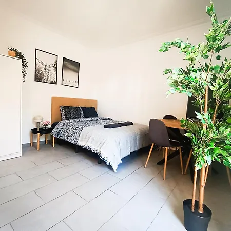 - Plaza Vila Madrid Hostel Barcelona