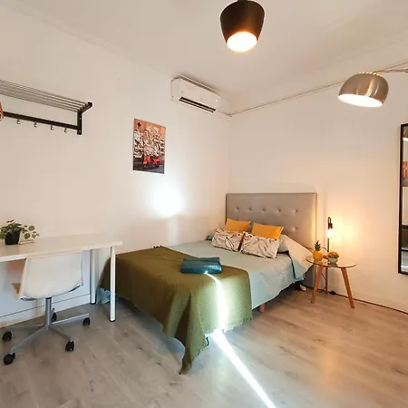 - Plaza Vila Madrid Hostel Barcelona